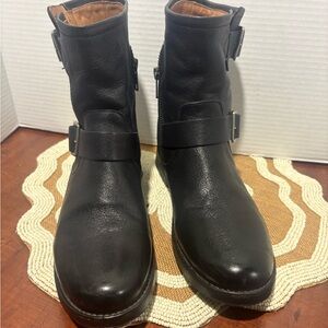 Frye 7.5 Black Leather Buckle Boots